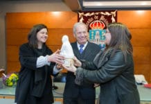 Calzados Escala recibiu o Premio Úrsula Meléndez de Texeda en recoñecemento ao cinco xeracións de mulleres da mesma familia que dirixiron o comercio