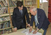 O Concello construirá o patio cuberto do aulario do Vales Villamarín, cuxo anteproxecto lle presentou o alcalde ao conselleiro