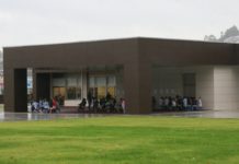 O goberno local inclúe a cuberta do patio de infantil do CEIP Francisco Vales Villamarín nos investimentos que afrontará con cargo a un remanente de Tesouraría de 1,1 millóns de euros