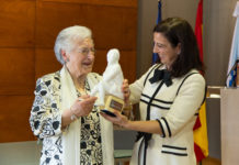 María Buján Carreira, da asociación As Minas, recibiu o Premio Úrsula Meléndez de Texeda en recoñecemento á súa traxectoria polo movemento asociativo