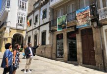 As rúas do centro histórico amosan máis de 60 obras na edición especial de Balconadas con motivo do 800 aniversario do traslado da cidade