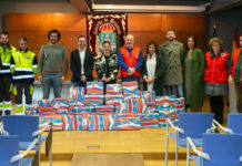A empresa Viaqua entregoulle ao Concello de Betanzos unha partida de xoguetes para os nenos e as nenas de familias necesitadas