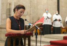 A alcaldesa do Concello de Betanzos, María Barral, protagonizou esta tarde a tradicional ofrenda a SanRoque na igrexa de San Domingos. Galería de imaxes