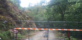 Betanzos pechou de novo o campo de Os Caneiros mentres a Garda Civil e Policía Local vixiaron os accesos e serán esixentes co cumprimento das normativas