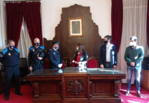 A alcaldesa, María Barral, recibiu no salón de Pleno ao novo oficial da Policía Local, Pedro Rodríguez Pedreira.