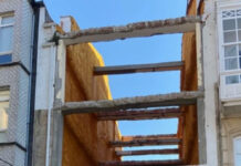 O Concello reducirá o impacto visual das casas abandonadas con lonas que reproducen a súa fachada