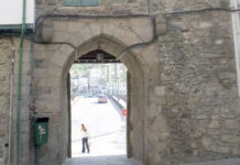 O Concello mellora varias rúas do casco histórico e recuperará a porta medieval da Ponte Vella