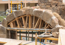 A recuperación do convento das Donas avanza coa reconstrución do muro e o arco lateral