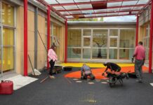 Betanzos renova o parque de xogos infantís do Vales Villamarín e volve reclamar a implicación da Xunta na mellora do edificio