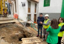 O Concello paralizou as obras nun tramo da rúa Santa María tras localizar unha gruta subterránea á espera da decisión final que adopte Patrimonio con relación ao achado