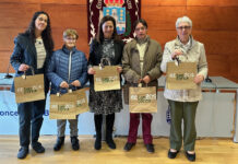 O Concello adquire ao Centro Pai Menni bolsas estampadas a man co lema “Betanzos tan cerca” para campañas de promoción