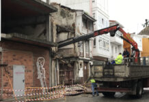 O Concello ordena o derrubamento da vivenda número 59 da Ribeira ante o risco de afundimento de todo o edificio, de tres andares