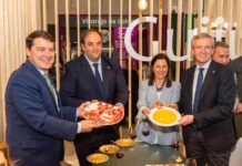 Betanzos sela o seu ‘irmandamento’ gastronómico co concello de Guijuelo en Fitur. Galería de imaxes.