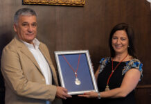 Entrega da Medalla de Prata da cidade ao Colexio de Educación Infantil e Primaria Francisco Vales Villamarín. Galería de imaxes