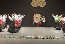 A escola municipal de folclore paraticipou no XLI Concurso de baile tradicional Xacarandaina