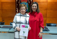 Betanzos outorga o distintivo muller emprendedora “Toda unha vida” a Josefa Varela Mosquera de “La tienda de Josefina”. Galería de imaxes.