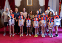Recepción a un dos equipos femininos de minibasket do Club Santo Domingo Betanzos. Galería de imaxes.