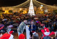O medallista olímpico betanceiro, Carlos Arévalo, foi o encargado de acender a iluminación de Nadal