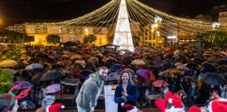 O medallista olímpico betanceiro, Carlos Arévalo, foi o encargado de acender a iluminación de Nadal