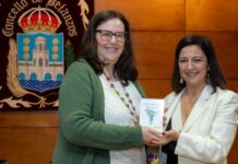 Betanzos outorga o Distintivo Muller Emprendedora “Toda unha vida” a María Pérez Iglesias da óptica Selgas