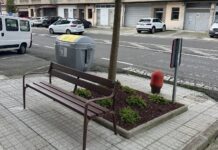 O Concello inicia a humanización de Saavedra Meneses coa instalación de novo mobiliario urbano