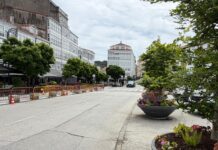 O Concello completa as actuacións na praza García Naveira cunha nova iluminación nos Soportais e con novos pasos de peóns no contorno da praza.