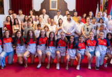 O Concello recibe ao equipo infantil feminino do Santo Domingo Betanzos polo seu ascenso á máxima categoría.