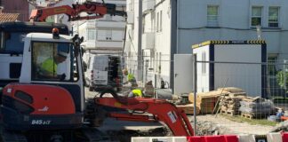 O Concello inicia as obras de mellora do sistema de saneamiento e pluviais na Ribeira para minimizar problemas de inundacións nos baixos do Grupo Brigantium.