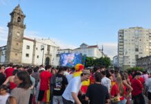 Centos de persoas seguiron na Praza Irmáns García Naveira a final do Mundial de Fútbol nun ambiente festivo e de convivencia